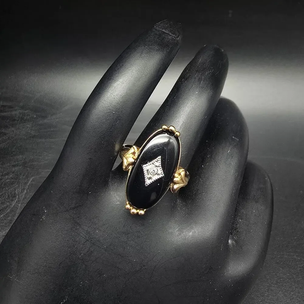 Avon 1983 Victorian Ring Size 6.25 Black Gold Tone Oval Faux Onyx Vintage